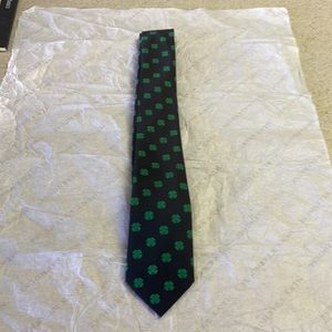 Shamrock tie